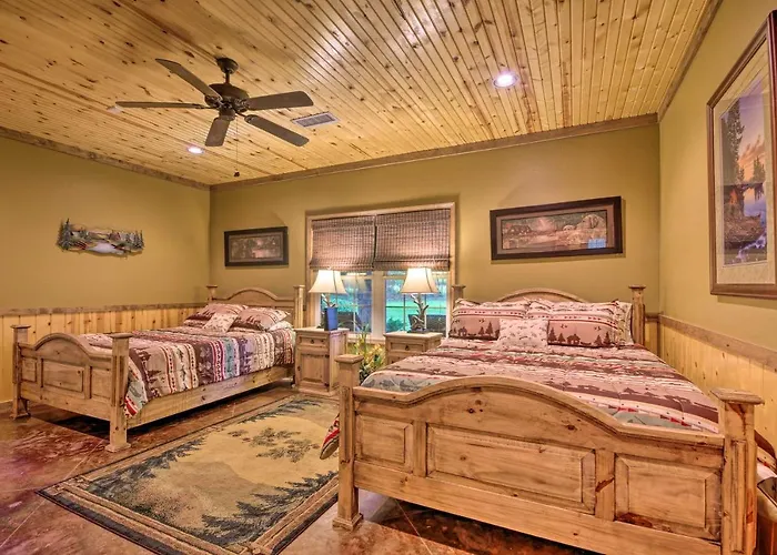 Spacious Family Home W/ Fire Pit By Norfork Lake!