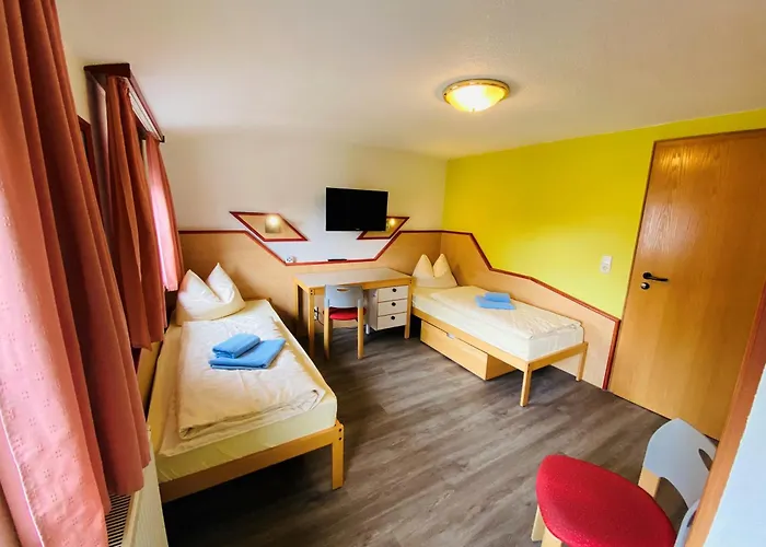 Haus Rosenbaum Am Rennsteig Gruppenhaus - Pension - Ferienhaus Bis 50 Personen