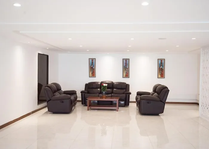 The Crossroads Hotel, Westlands