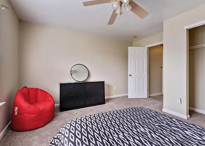 Incredibly Spacious Carmel Home With Fully Equipped Kitchen - 4700 Sq Ft! Sleeps 15! Pet Friendly! Home