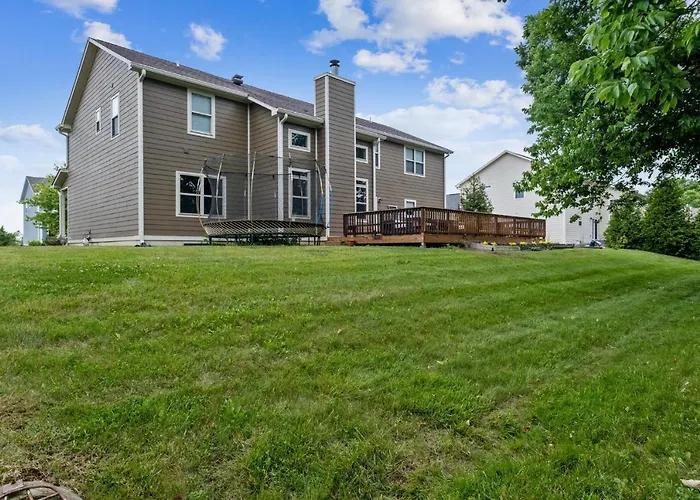 Incredibly Spacious Carmel Home With Fully Equipped Kitchen - 4700 Sq Ft! Sleeps 15! Pet Friendly! Home