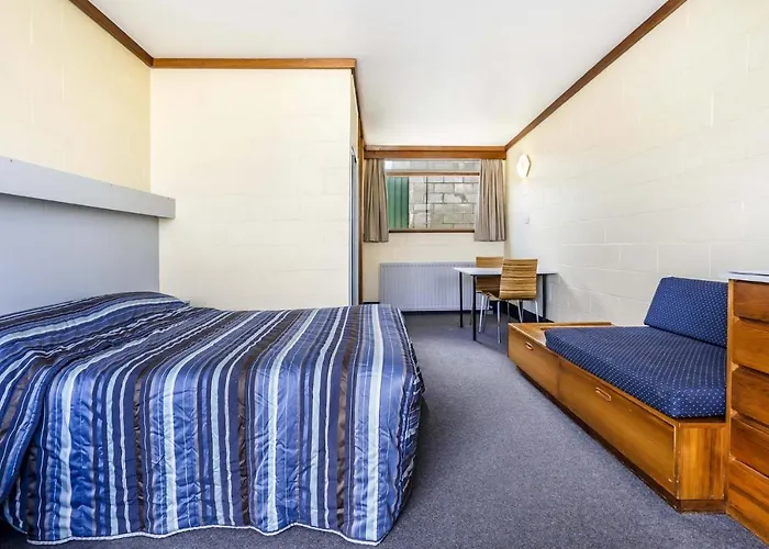Top Of The Town Hotel Motel