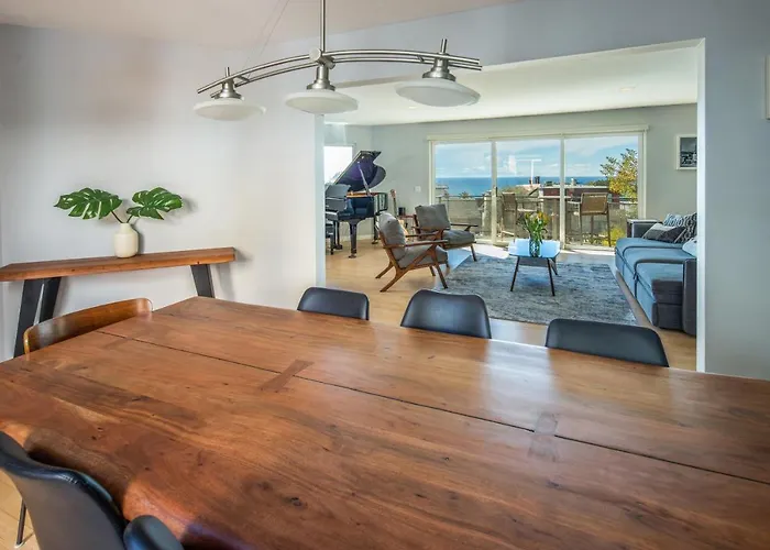 Beach Resort Home With Ocean Views Jacuzzi & Sauna!