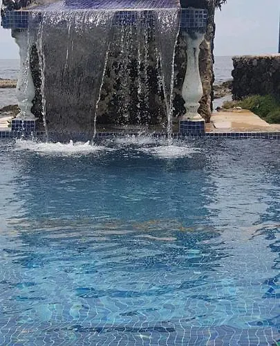 Hotel la Cueva Limon