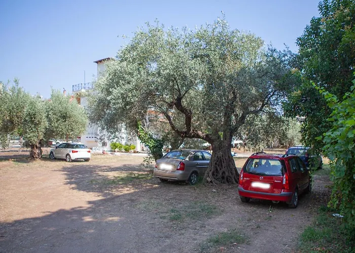 Hotel Loula Rooms And Apartments