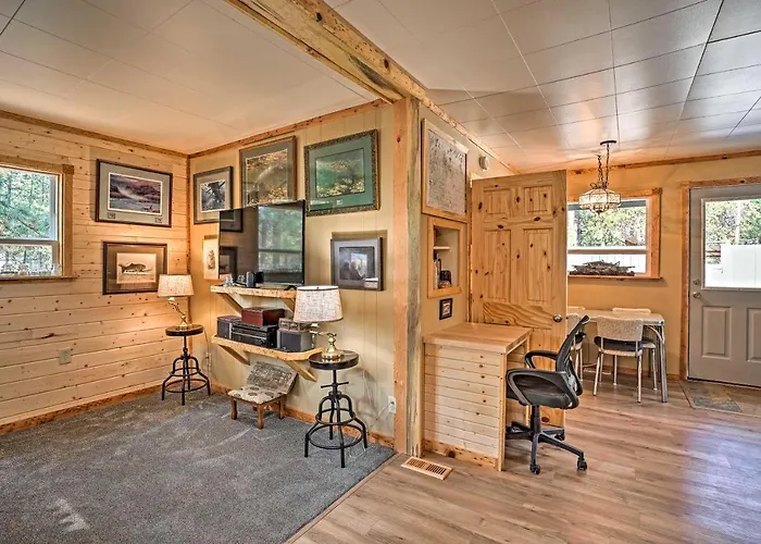 High Lakes Hideaway: La Pine Fishing Cabin!