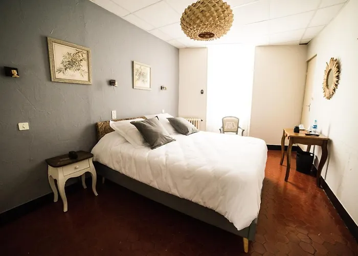 Logis Hotel De Provence