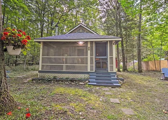 Pet-Friendly 'One Crow Cottage' In Harbor Springs!