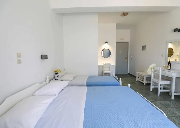 Finikas Santorini