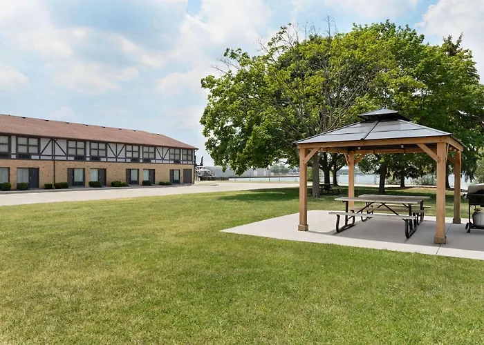 Days Inn By Wyndham Sarnia Harbourfront