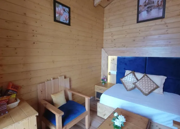 Rooftop Cottages & Restaurant, Pangot