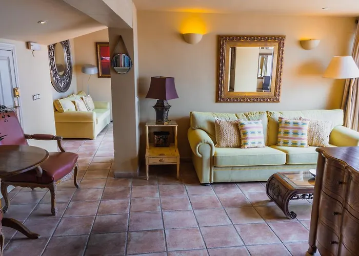 Hotel Carabeo