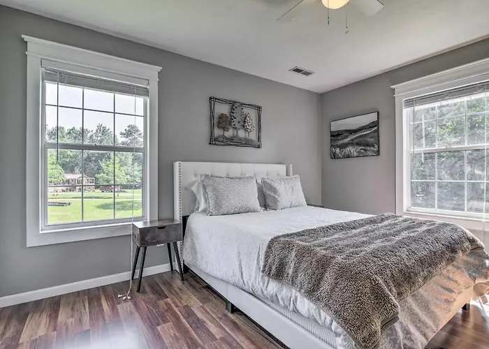 Stylish Fort Payne Retreat: Hike & Rock Climb
