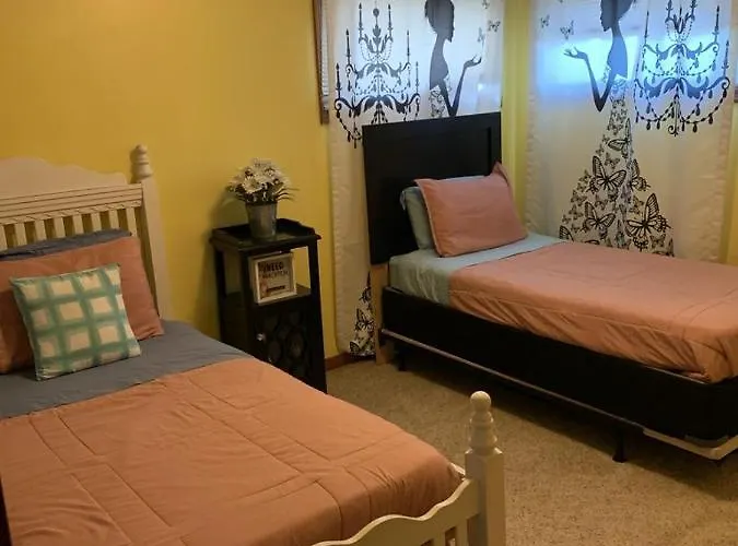 Niagara Falls Private Brick Vacation Home