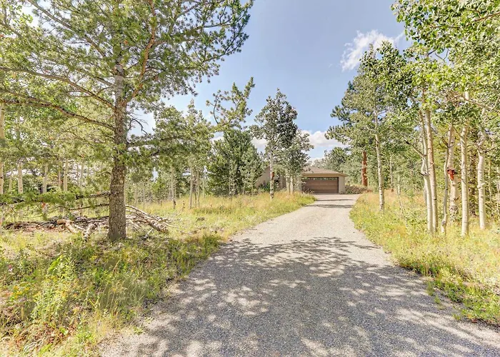 Mountain Views + Hot Tub: Airy Forest Escape!