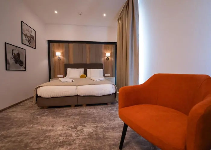 Hotel River