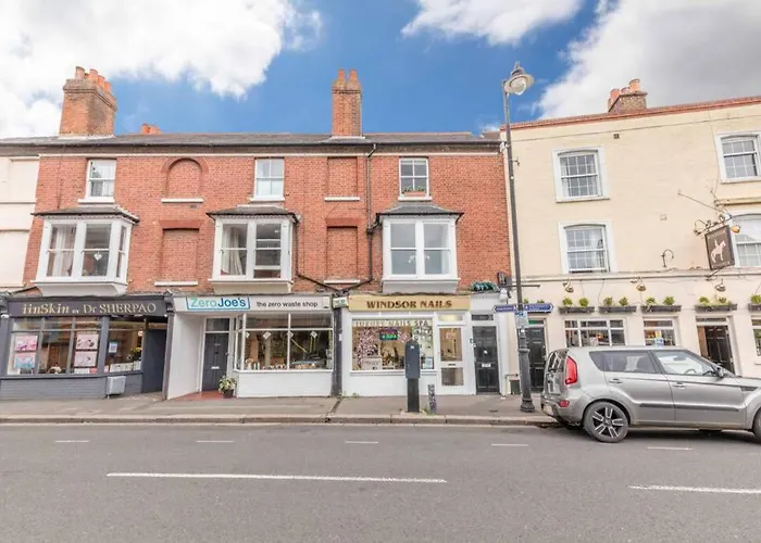 Windsor Town Centre Victorian Townhouse Sleeps 6