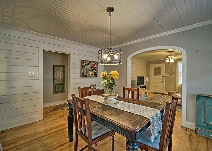 Pet-Friendly Brenham Cottage W/ Yard!