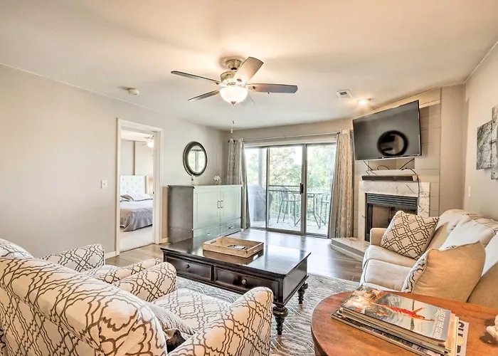 Beach & Pool Access! Lake Of The Ozarks Condo