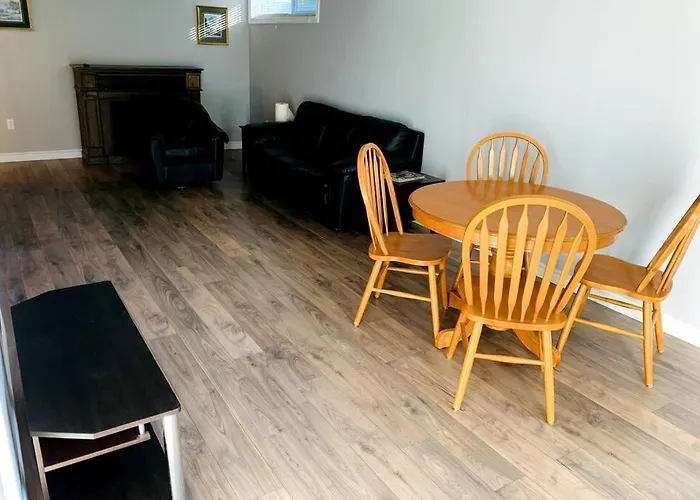 Waterfront 3-Bedroom Cottage With Great View