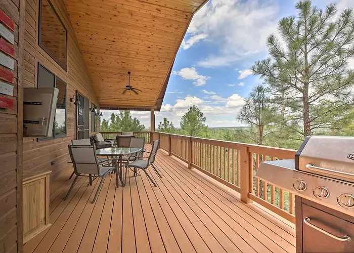 Deck & Views: Dog-Friendly Cabin In Show Low!