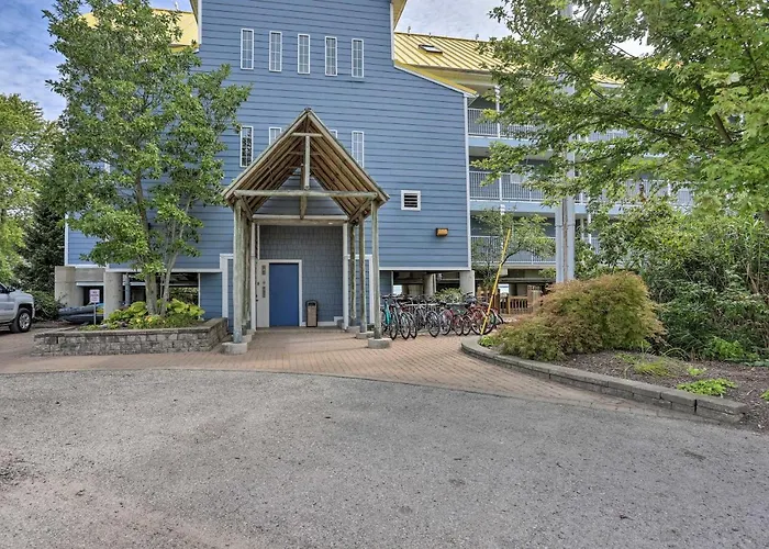 Middle Bass Condo W/ Balcony, Lake Erie Views
