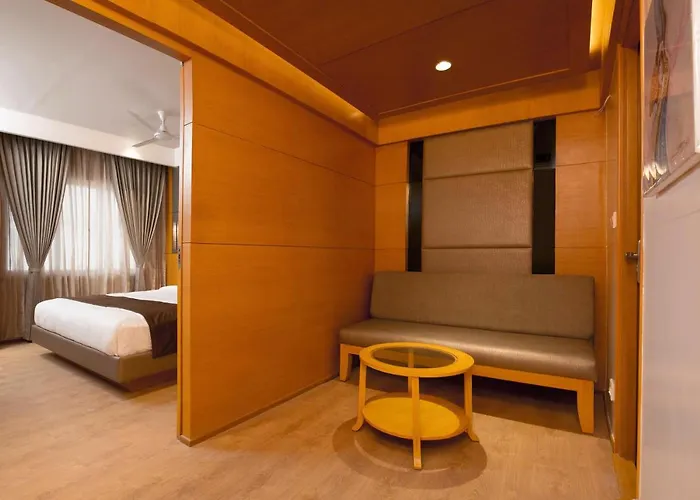 Sri Aadhish Grand Hotel