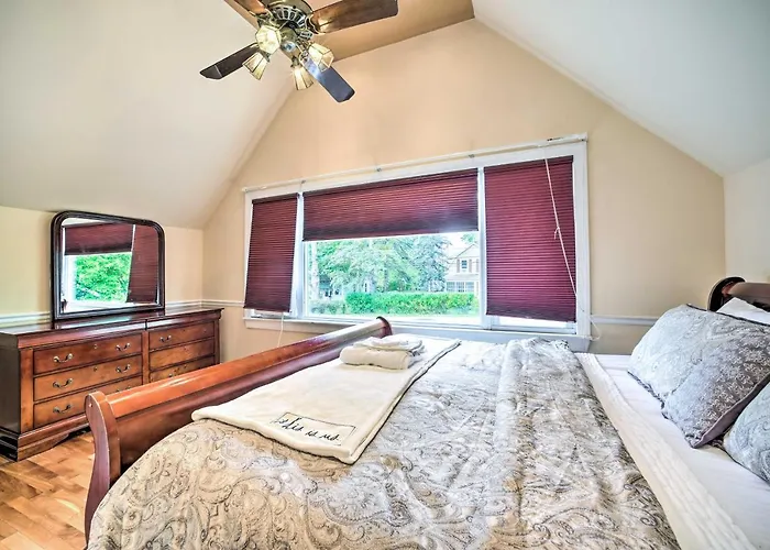 Pet-Friendly Latham Retreat ~ 7 Mi To Albany!