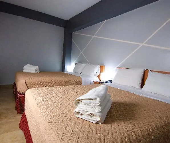 Hotel La Pequena Valencia