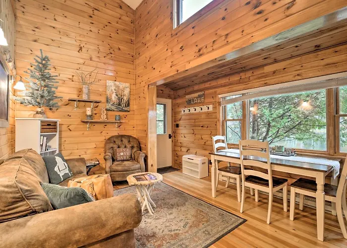 'Skylight' Adirondack Cabin W/ On-Site Lake