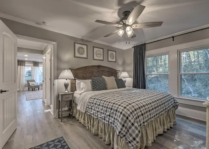 Cedar Falls Country Cottage Near The Zoo!