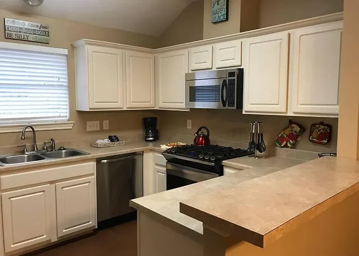 Cozy Pet-Friendly Home- Huge Spring Discounts