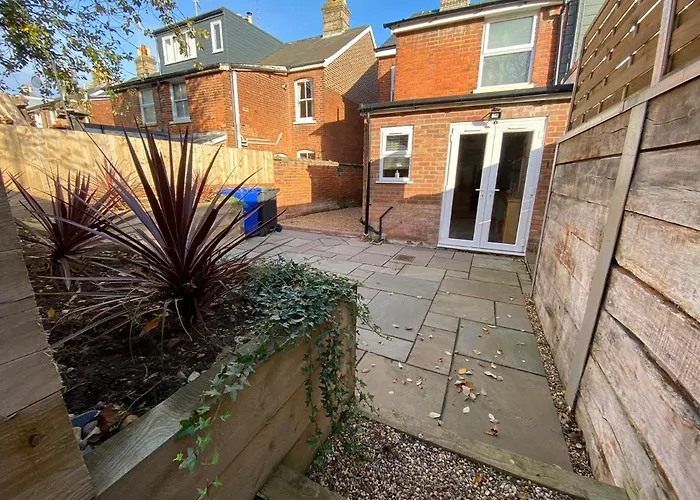 Refurbished Victorian Villa- Free Parking- Sleeps6