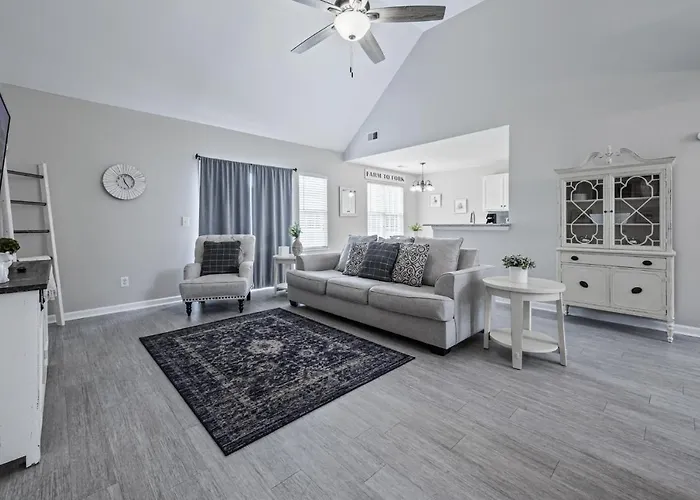 Pet-Friendly 3Br House With Garage Near Lakepoint!