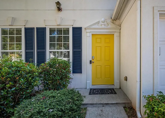 Pet-Friendly 3Br Home With Porch & Grill