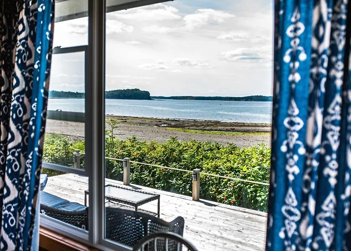Friars Bay Inn & Cottages