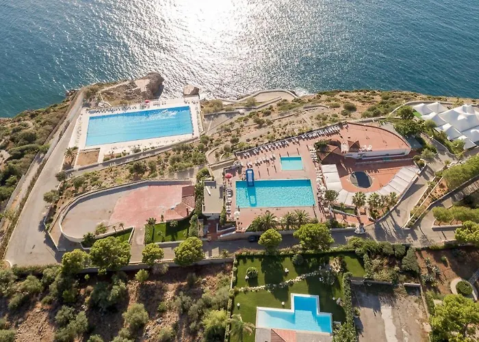 Perla Del Golfo Resort
