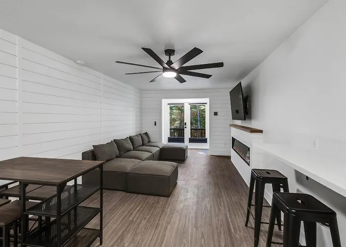Beautiful Ski-In Ski-Out Condo Located On The Eagle Point Resort! Condo