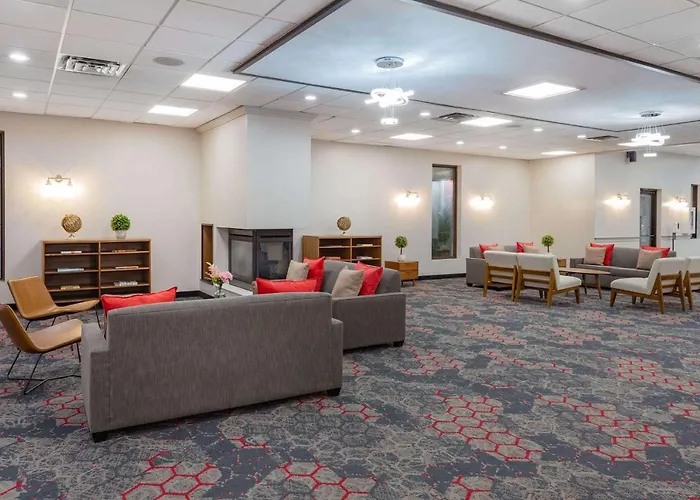 Ramada By Wyndham Hartford North - Bradley Airport
