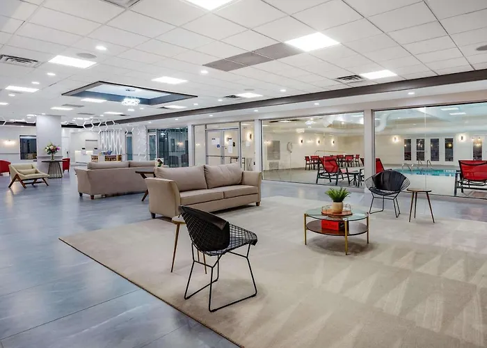 Ramada By Wyndham Hartford North - Bradley Airport