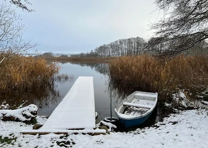 Haus am See mit Steg, Boot, Kamin und Sauna - Mecklenburgische Seenplatte