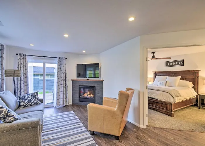 Updated Port Orchard Home, Walk To Waterfront