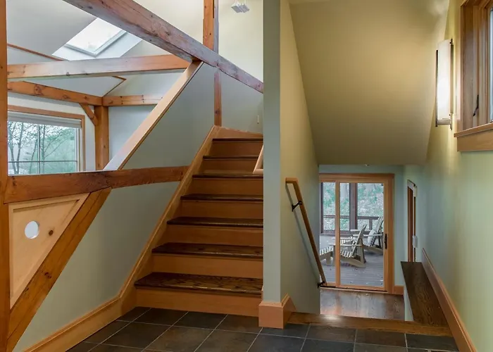 Private Home Overlooking Stevens Lake