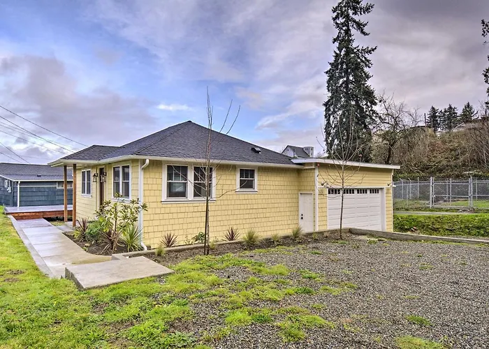 Updated Port Orchard Home, Walk To Waterfront