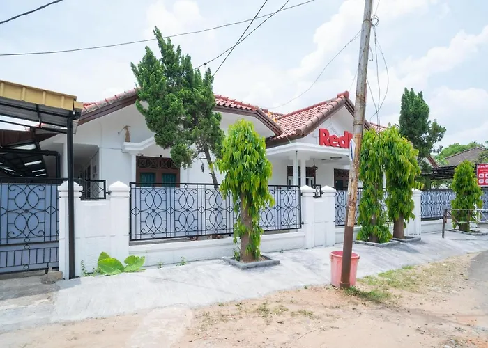 Reddoorz Near Bundaran Ciceri