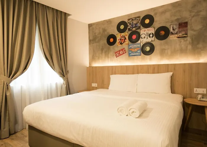 Hotel Ciq, Jalan Trus