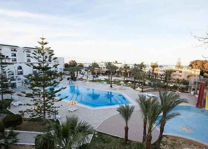 Riviera Hotel - Family Only