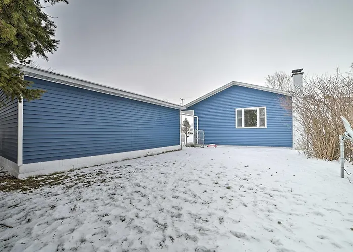 Cozy Houghton Lake Heights Cottage W/ Private Yard