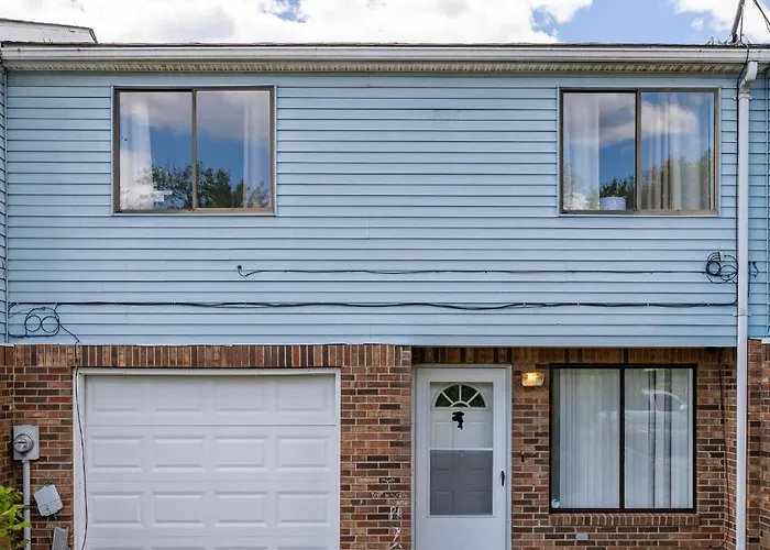 Beautiful 3 Bedroom Condo In Hartford!