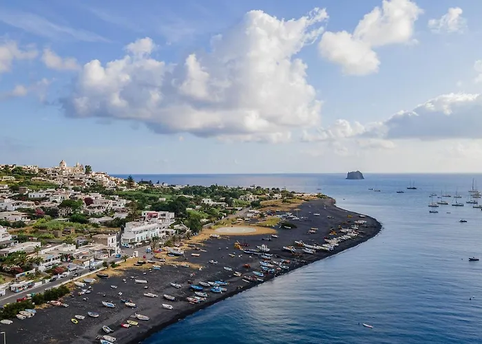 Stromboli Suite Apartment With Terrace Volcano & Sea View